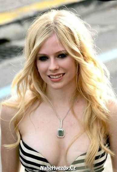 Nahá Avril Lavigne. Fotka - 25